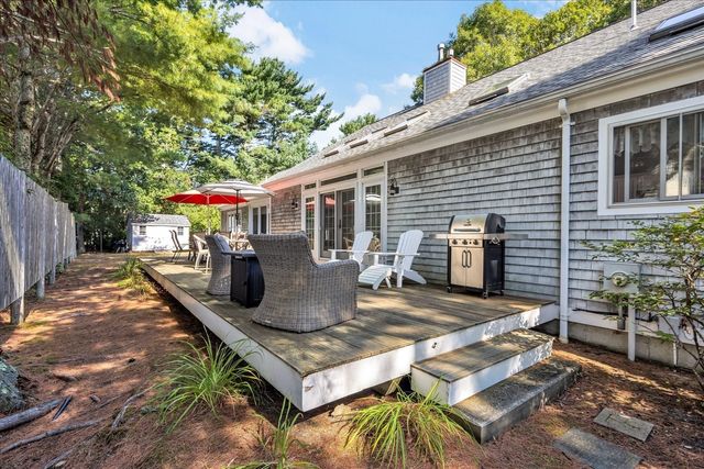 103 Sandcastle Dr, Falmouth, MA 02536