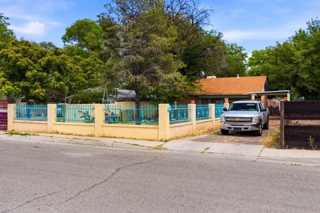 314 49th Street NW, Albuquerque, NM 87105
