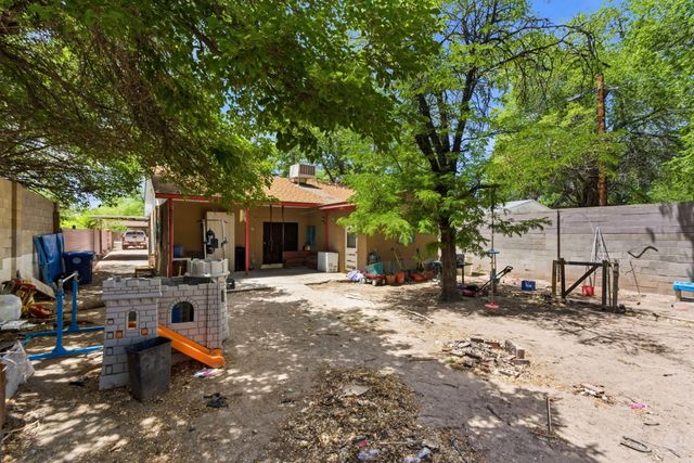 314 49th Street NW, Albuquerque, NM 87105