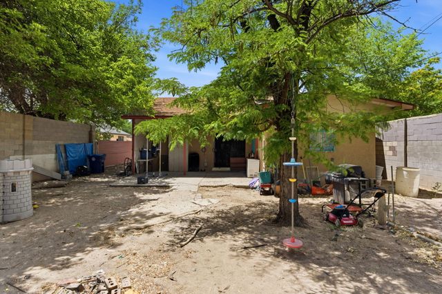 314 49th Street NW, Albuquerque, NM 87105
