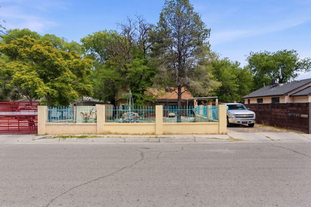 314 49th Street NW, Albuquerque, NM 87105