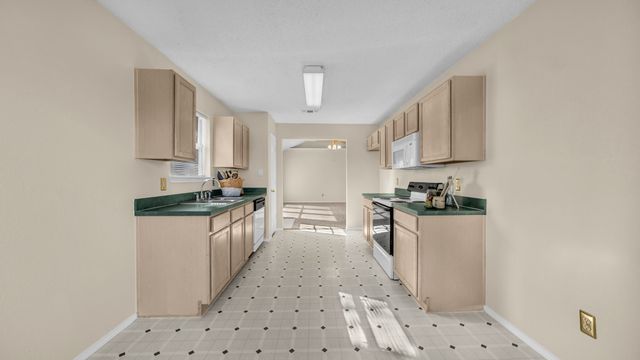 1100 Miles Avenue, Burleson, TX 76028