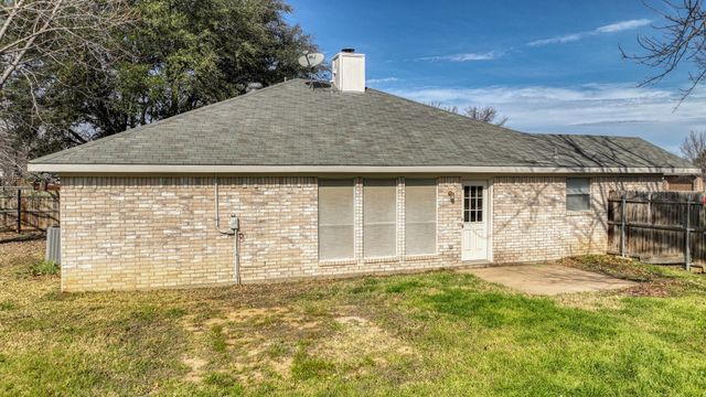 1100 Miles Avenue, Burleson, TX 76028