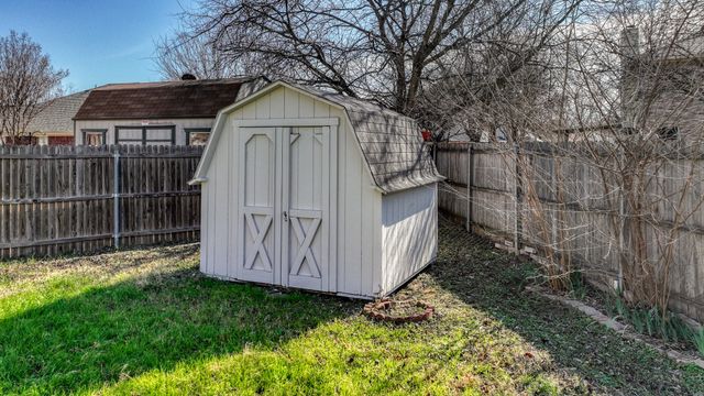 1100 Miles Avenue, Burleson, TX 76028