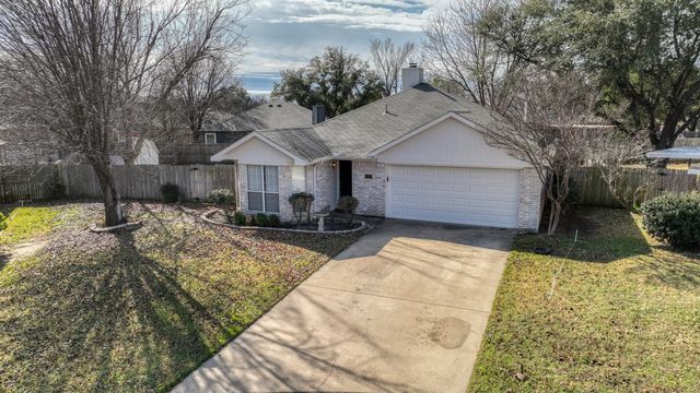 1100 Miles Avenue, Burleson, TX 76028