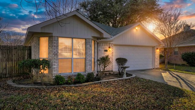 1100 Miles Avenue, Burleson, TX 76028