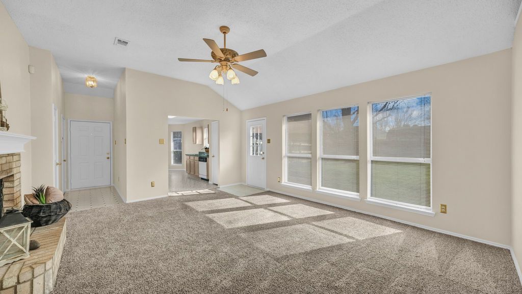 1100 Miles Avenue, Burleson, TX 76028