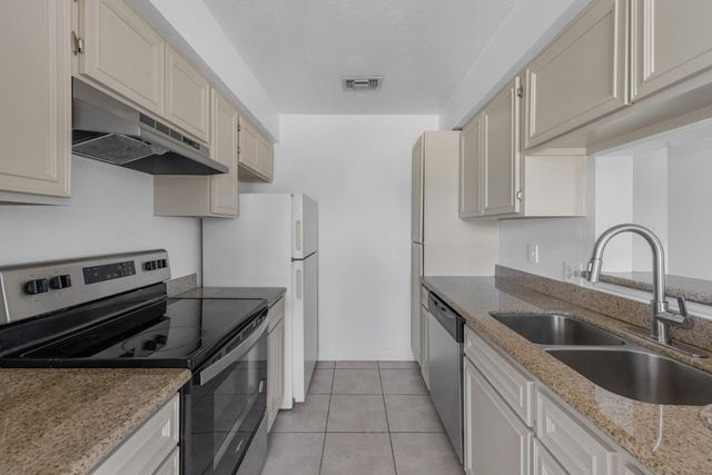 18800 Egret Bay Boulevard 804, Webster, TX 77058