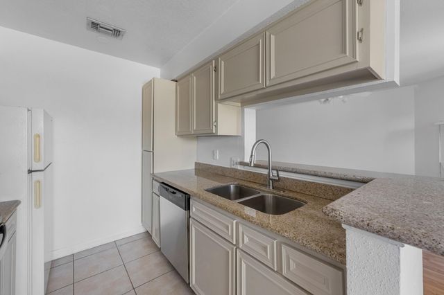 18800 Egret Bay Boulevard 804, Webster, TX 77058