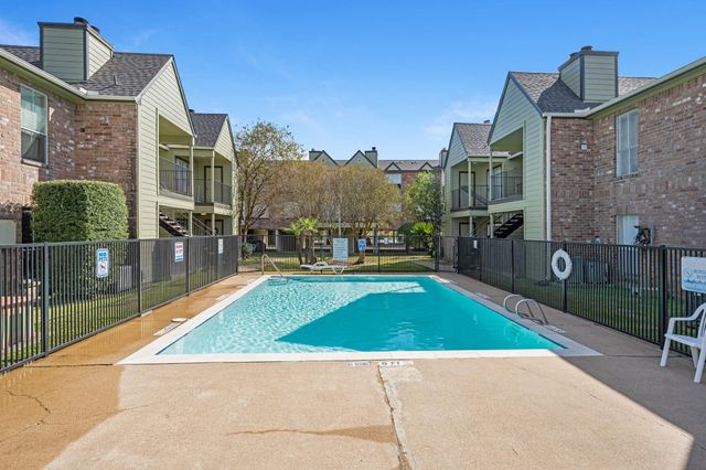 18800 Egret Bay Boulevard 804, Webster, TX 77058