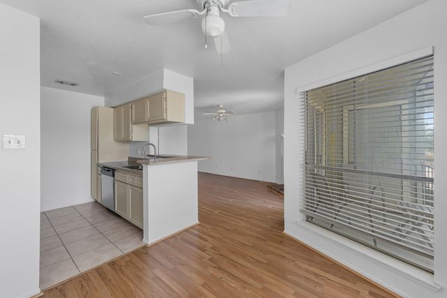 18800 Egret Bay Boulevard 804, Webster, TX 77058