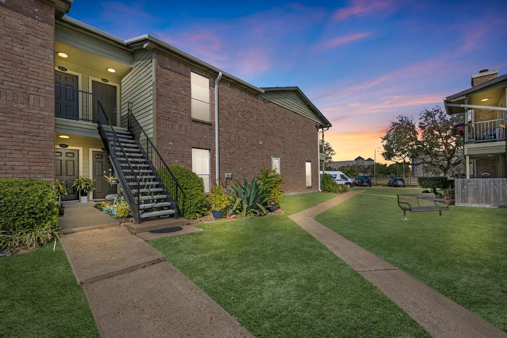 18800 Egret Bay Boulevard 804, Webster, TX 77058