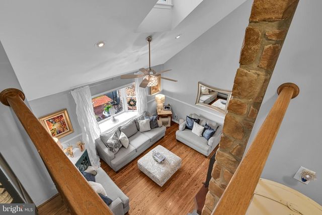 100 LAKEVIEW DR, Elverson, PA 19520