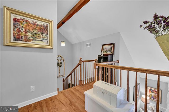100 LAKEVIEW DR, Elverson, PA 19520