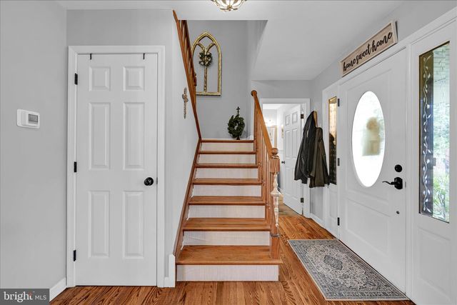 100 LAKEVIEW DR, Elverson, PA 19520
