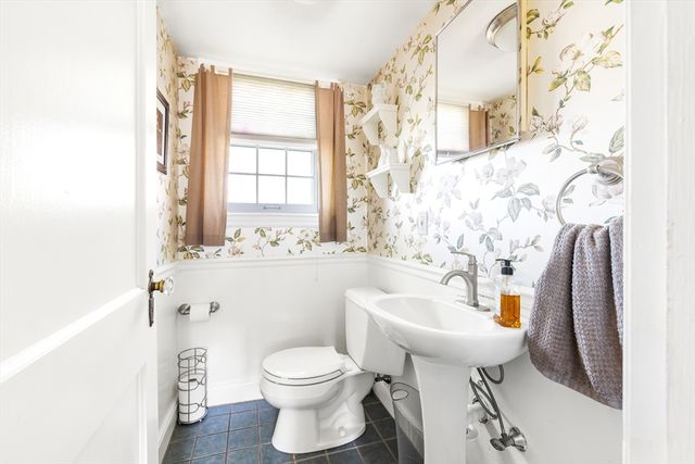 98 Cherry St, Newton, MA 02465