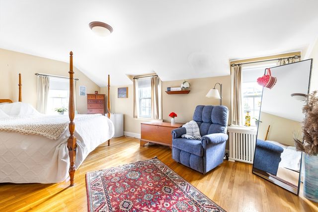 98 Cherry St, Newton, MA 02465