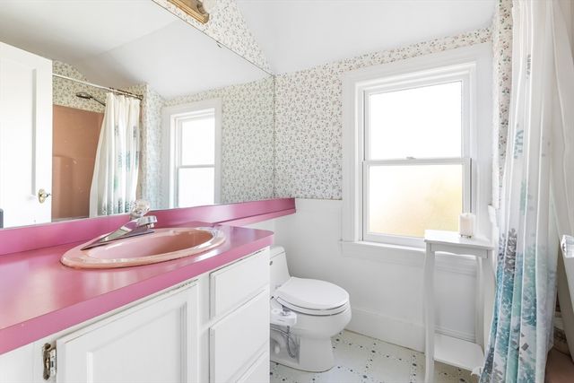 98 Cherry St, Newton, MA 02465