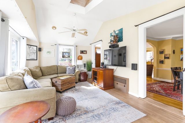 98 Cherry St, Newton, MA 02465