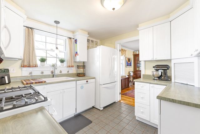 98 Cherry St, Newton, MA 02465