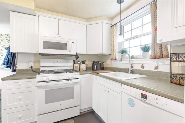 98 Cherry St, Newton, MA 02465