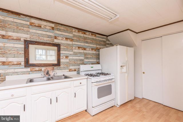 17 2ND AVE, Baltimore, MD 21225