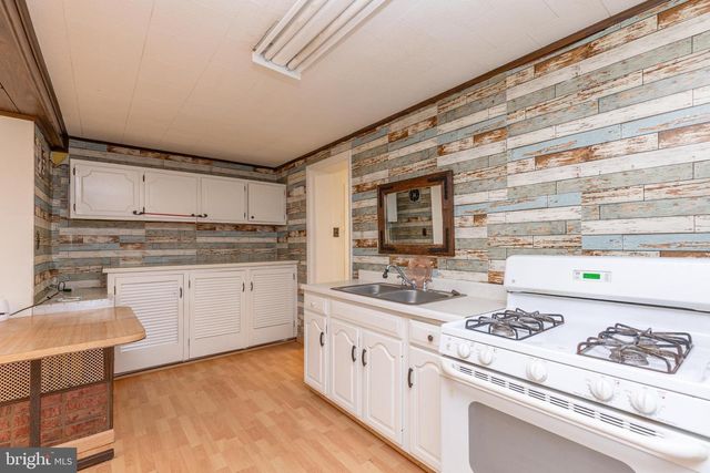 17 2ND AVE, Baltimore, MD 21225