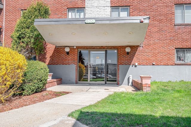 300 Governors Dr 21, Winthrop, MA 02152