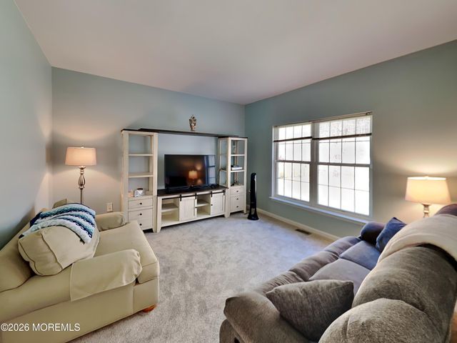 33 Mill Pond Road, Jackson, NJ 08527