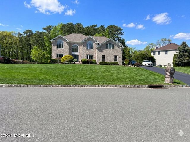 33 Mill Pond Road, Jackson, NJ 08527