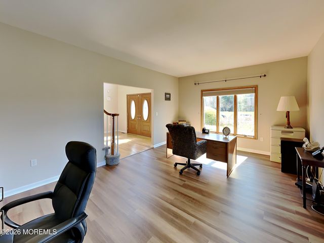 33 Mill Pond Road, Jackson, NJ 08527