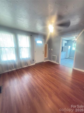618 S Center Street, Hickory, NC 28602