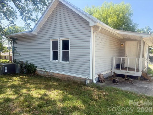 618 S Center Street, Hickory, NC 28602