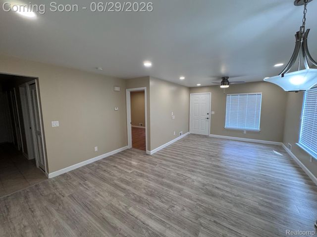 32832 Meadowbrook Lane Lane 18, Warren, MI 48093