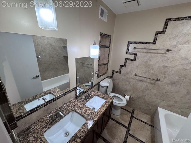 32832 Meadowbrook Lane Lane 18, Warren, MI 48093