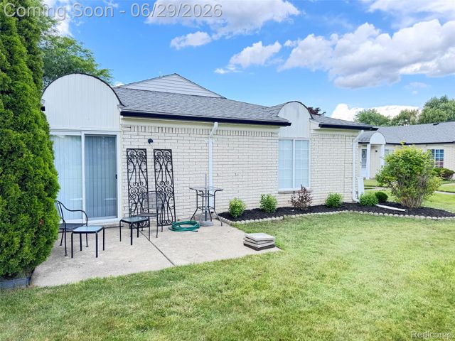 32832 Meadowbrook Lane Lane 18, Warren, MI 48093