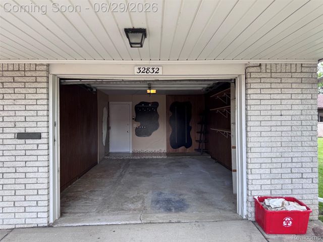 32832 Meadowbrook Lane Lane 18, Warren, MI 48093