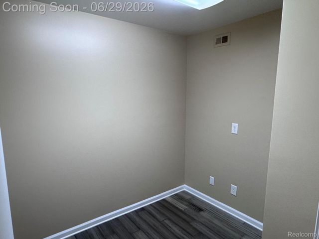 32832 Meadowbrook Lane Lane 18, Warren, MI 48093