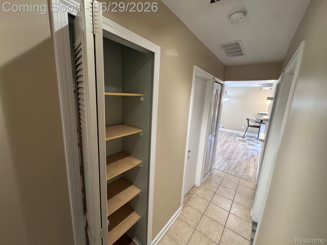 32832 Meadowbrook Lane Lane 18, Warren, MI 48093
