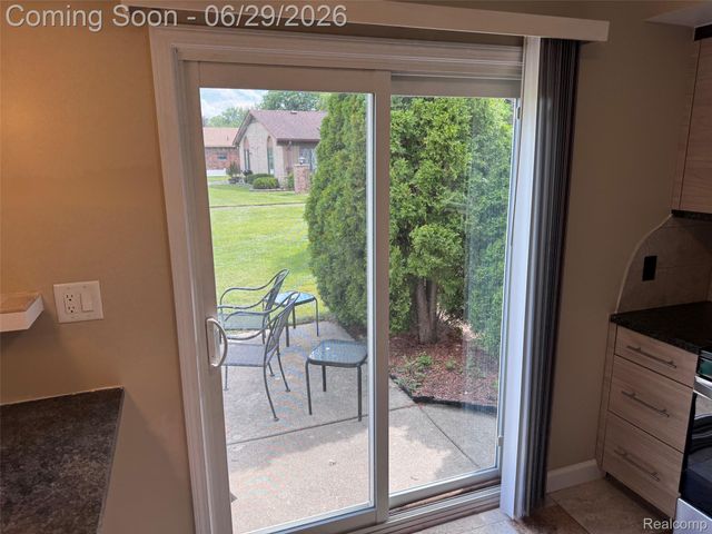 32832 Meadowbrook Lane Lane 18, Warren, MI 48093