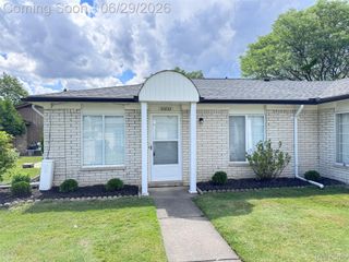 32832 Meadowbrook Lane Lane 18, Warren, MI 48093