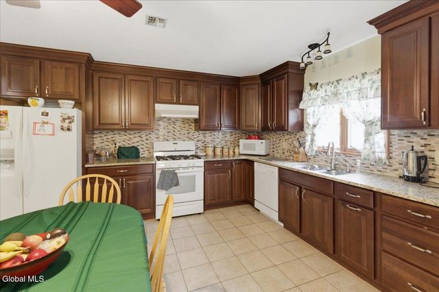 18 Norfolk Street, Guilderland, NY 12203