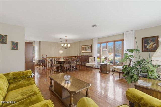 18 Norfolk Street, Guilderland, NY 12203