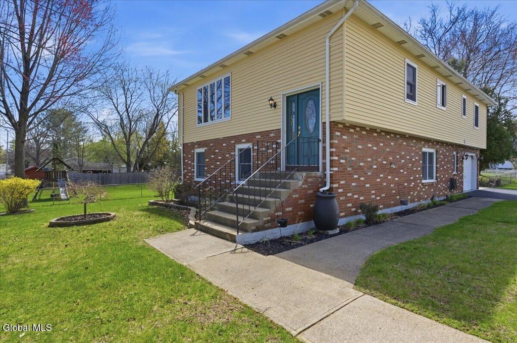 18 Norfolk Street, Guilderland, NY 12203
