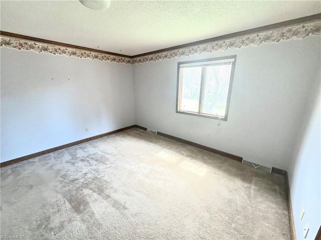 6416 Lamshire Road, Kernersville, NC 27284