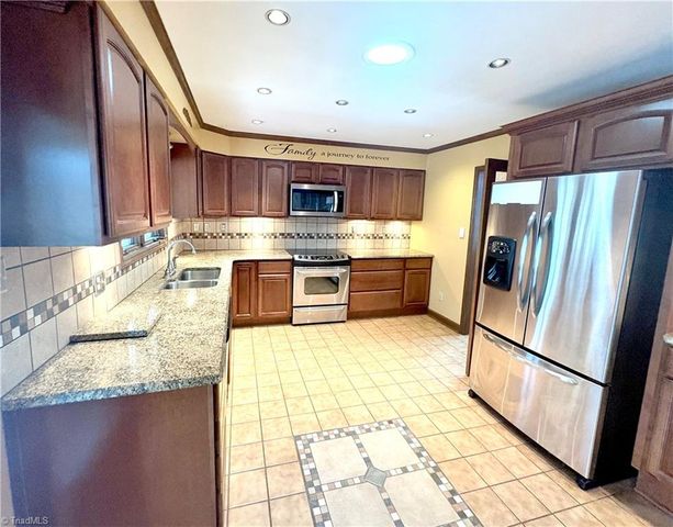 6416 Lamshire Road, Kernersville, NC 27284
