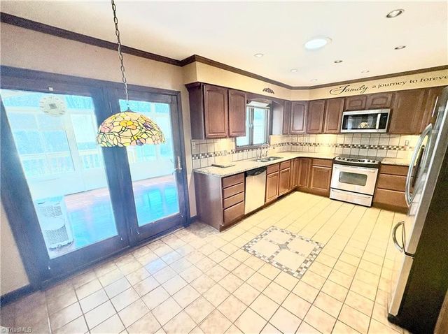 6416 Lamshire Road, Kernersville, NC 27284