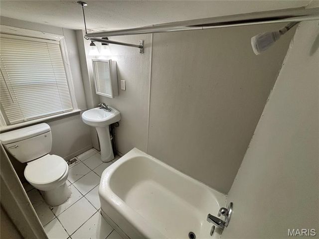 6723 Stratford Avenue, St Louis, MO 63121