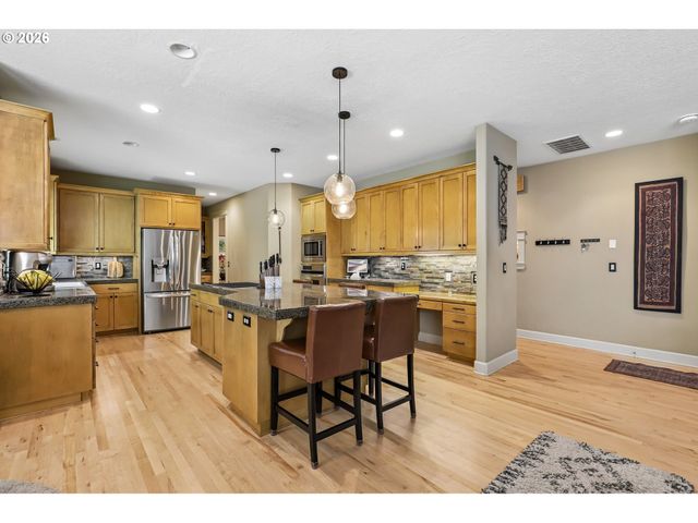 7612 Sw OVIATT Dr, Beaverton, OR 97007