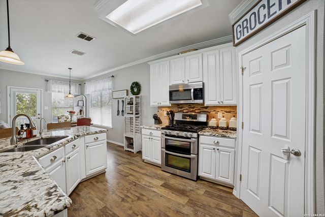 106 Coopers Hawk, San Antonio, TX 78253